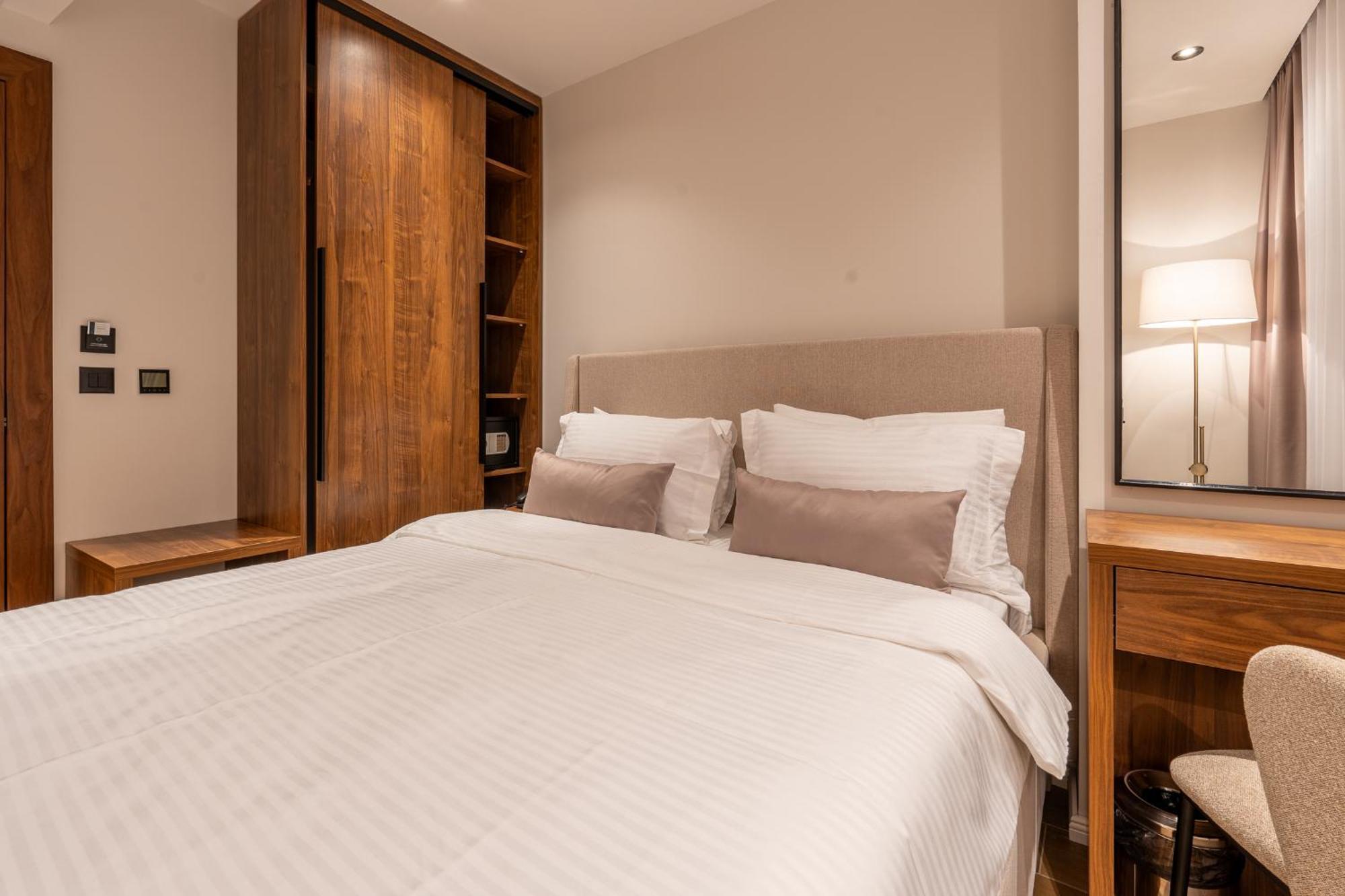Ruby Hotel Prishtina Пристина Екстериор снимка