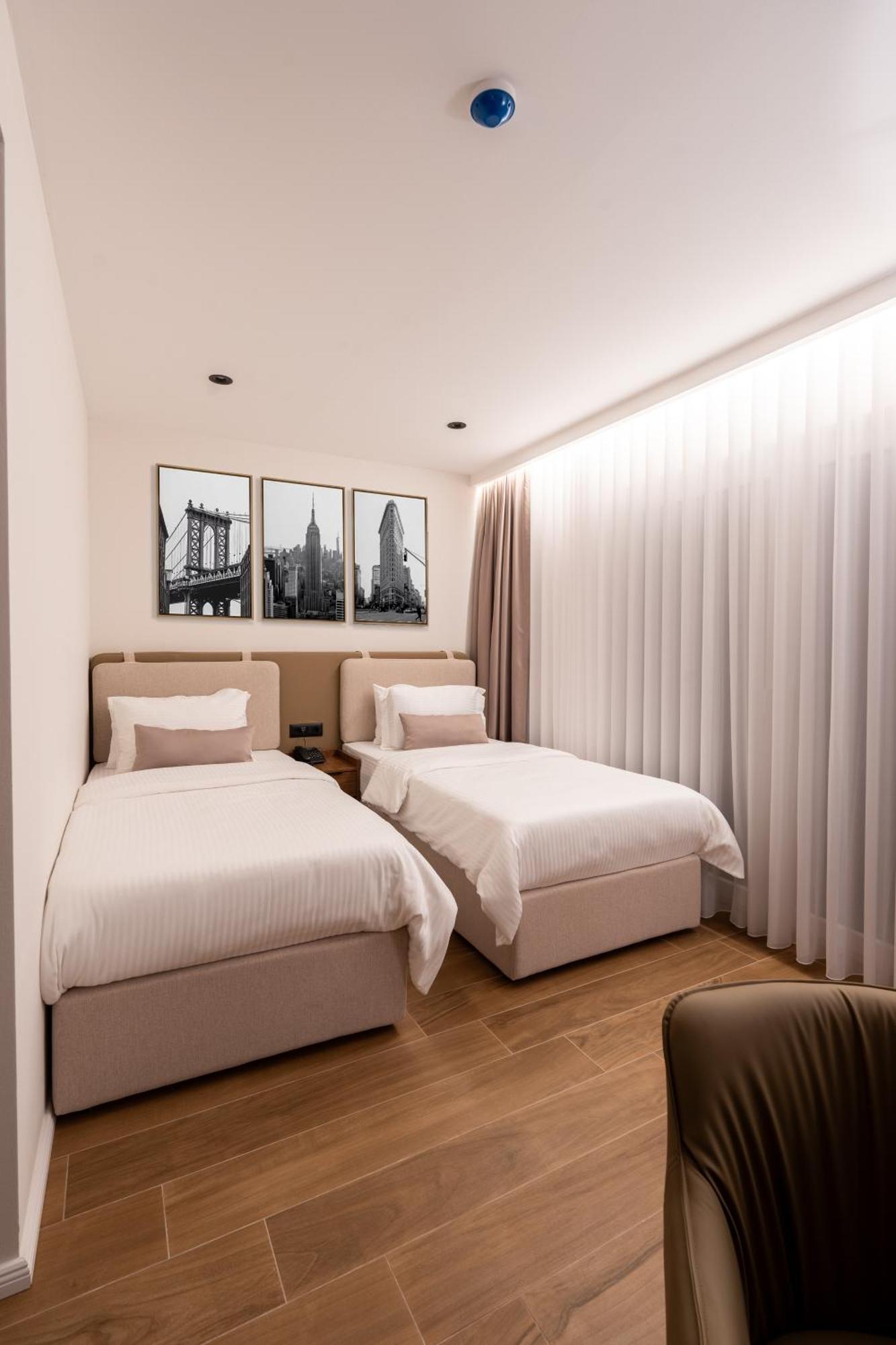 Ruby Hotel Prishtina Пристина Екстериор снимка