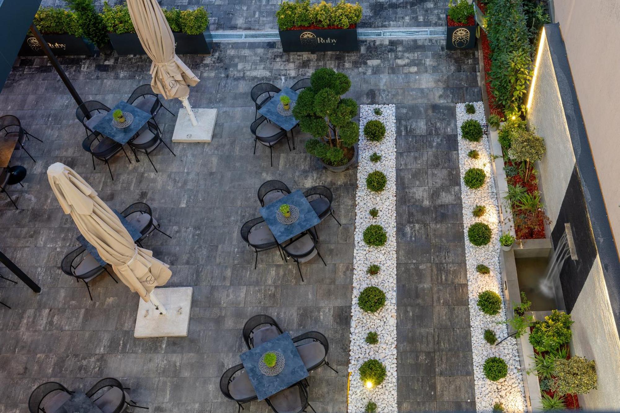 Ruby Hotel Prishtina Пристина Екстериор снимка