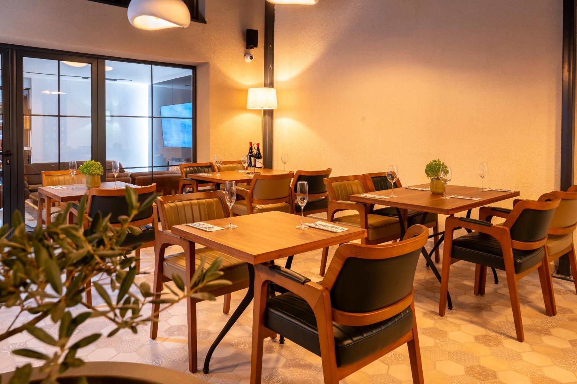 Ruby Hotel Prishtina Пристина Екстериор снимка
